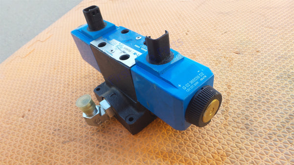 Vickers DG4V-3-8C-VM-KUP5-D2-G7-61 Solenoid Valve Eaton 02-353813 DG4V