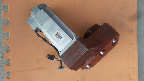 ABB 3HAC028017-001 Servo Gear Motor 3HAC17343-1 SGMAS-07ARB-AB11